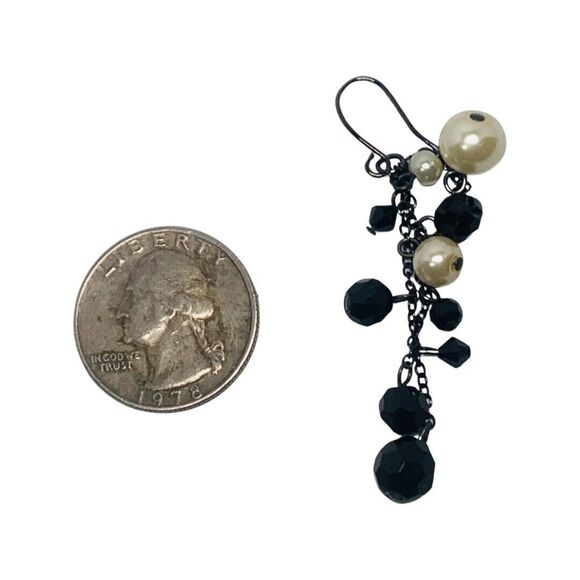 Black & White Pearl Beaded Cluster Dangle Earrings 2.5" Long Gunmetal - Picture 8 of 12